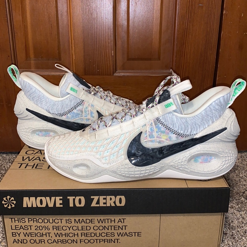 NIKE COSMIC UNITY BASKETBALL SHOES